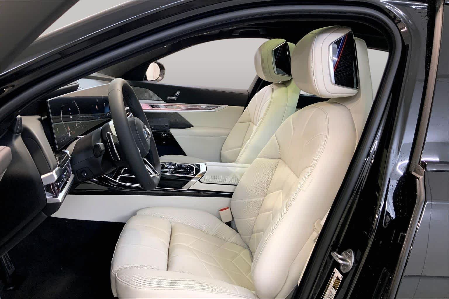 New 2026 Black Sapphire Metallic BMW 740i xDrive image 9