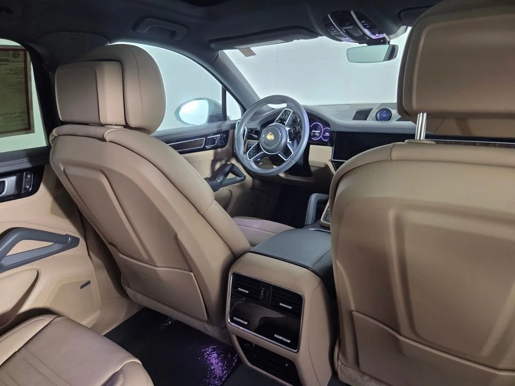Used 2023 Chalk Porsche Platinum Edition image 32