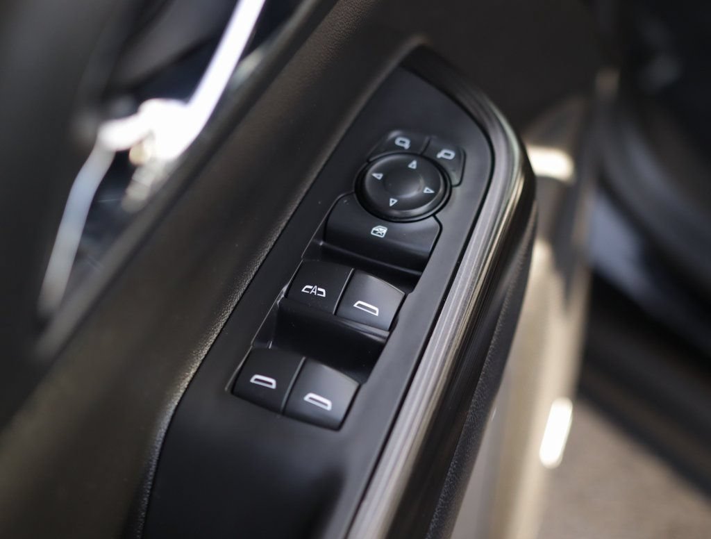 Used 2017 EBONY TWILIGHT METALLIC GMC SLT image 24