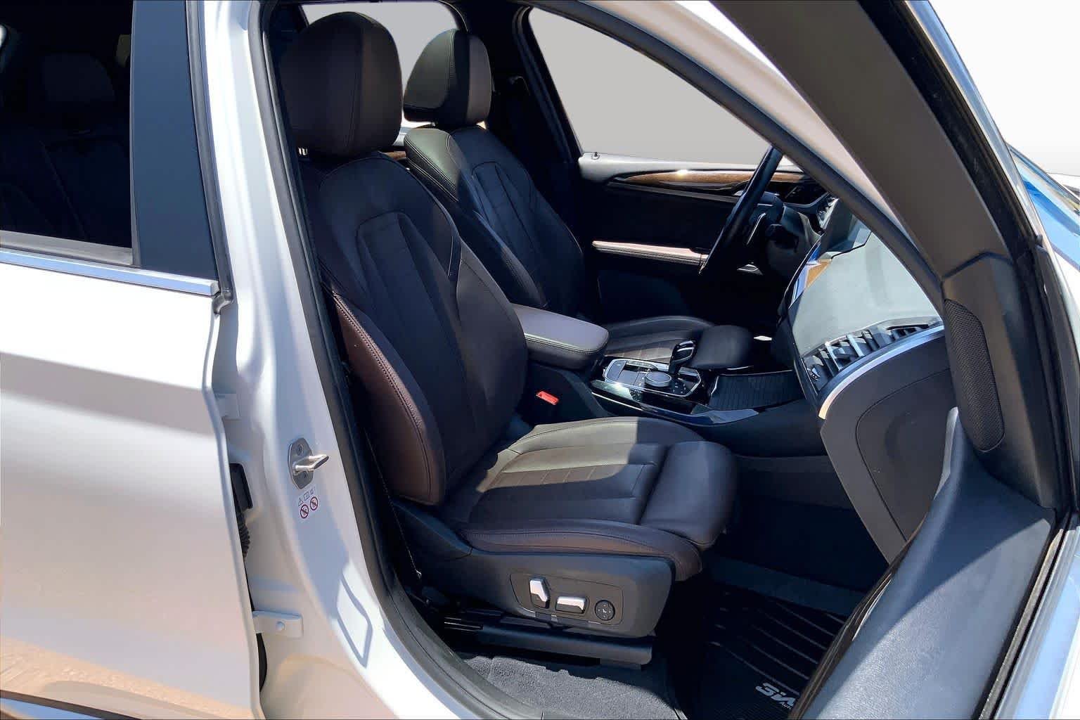 Used 2022 Alpine White BMW xDrive30i image 9