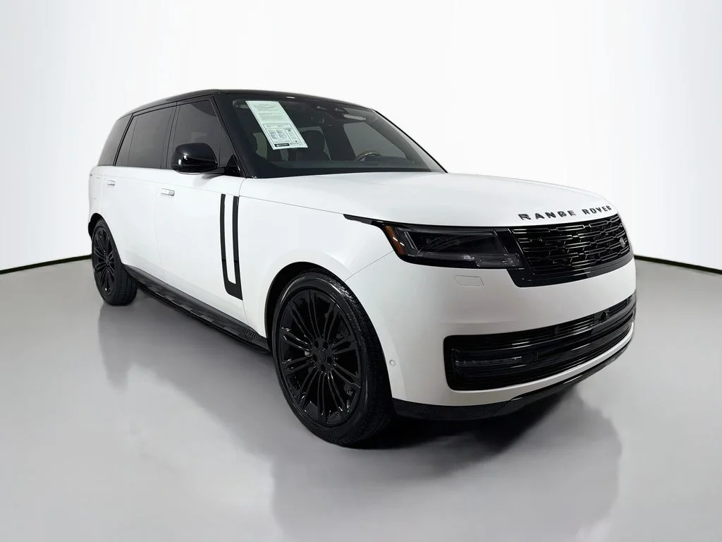 Used 2024 White Land Rover SE image 3