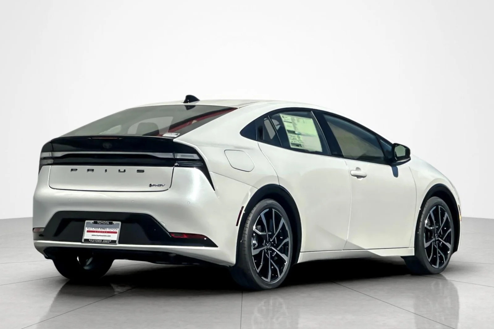New 2027 Wind Chill Pearl <sup>1</sup> Toyota  XSE image 5