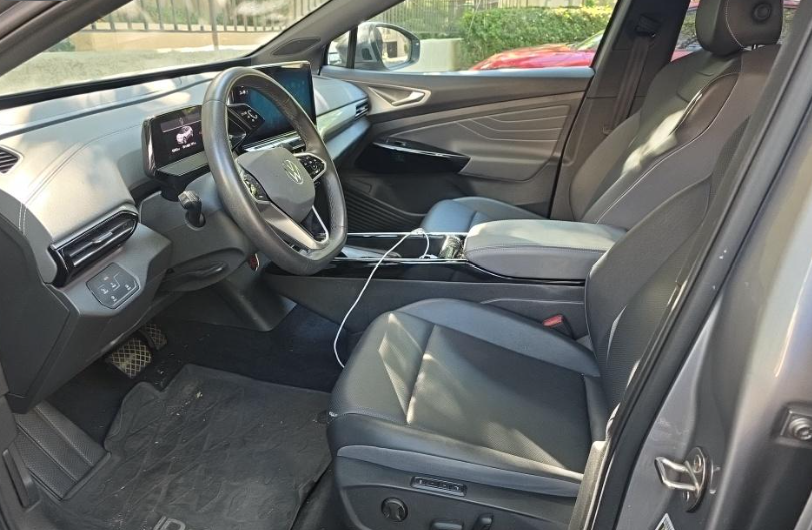 Used 2023 Silver Volkswagen Pro S image 6