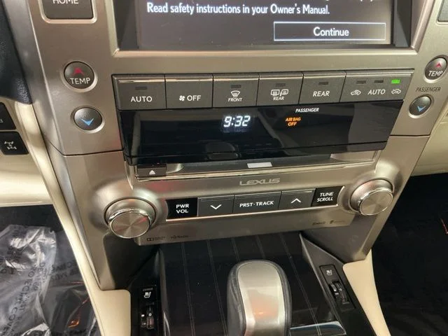 Used 2020  Lexus 460 image 18