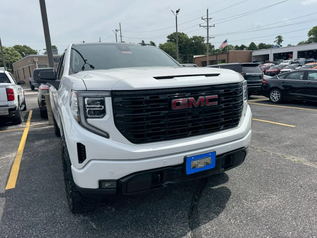 Used 2023 Summit White / White GMC 4WD Crew Cab 147" Denali image 2