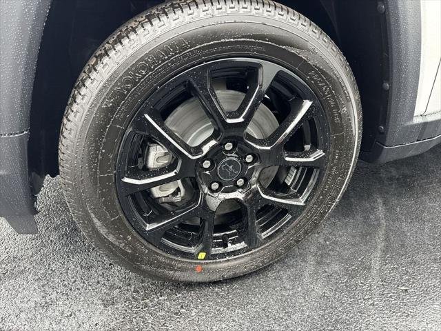 New 2026 Bright White Clearcoat Jeep Latitude image 10
