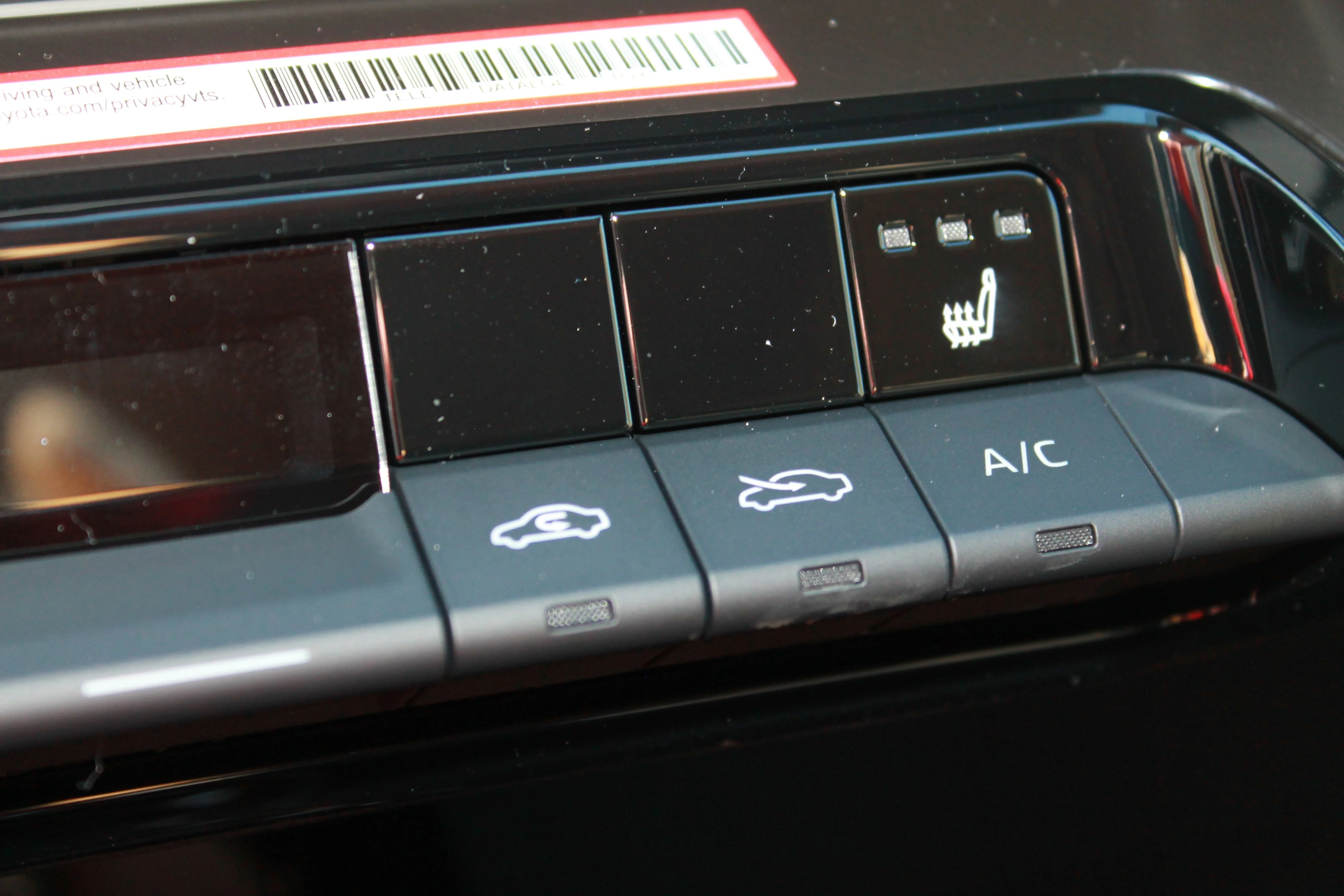 2026 Toyota Prius Nightshade - Photo 29