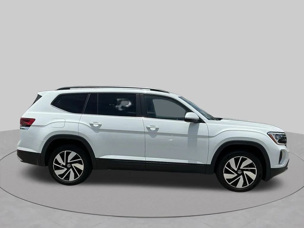 Used 2024  Volkswagen 2.0T SE w/Technology image 15
