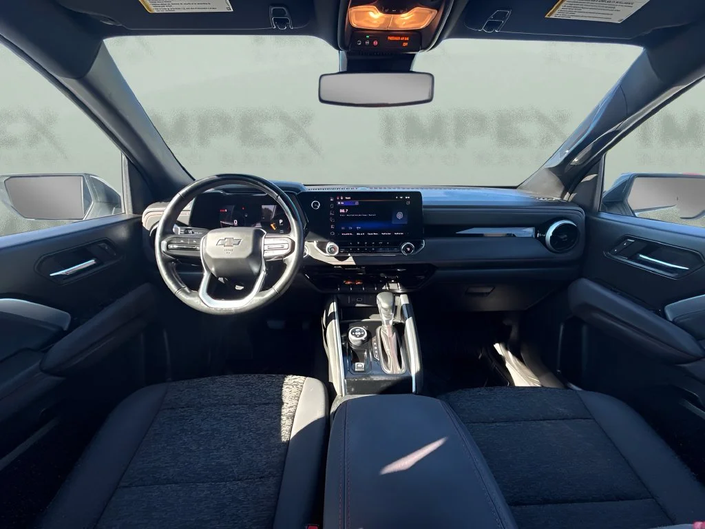 Used 2025 White Chevrolet Z71 image 11