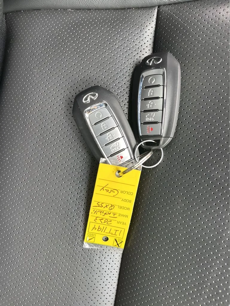 Used 2023 Gray INFINITI LUXE image 31