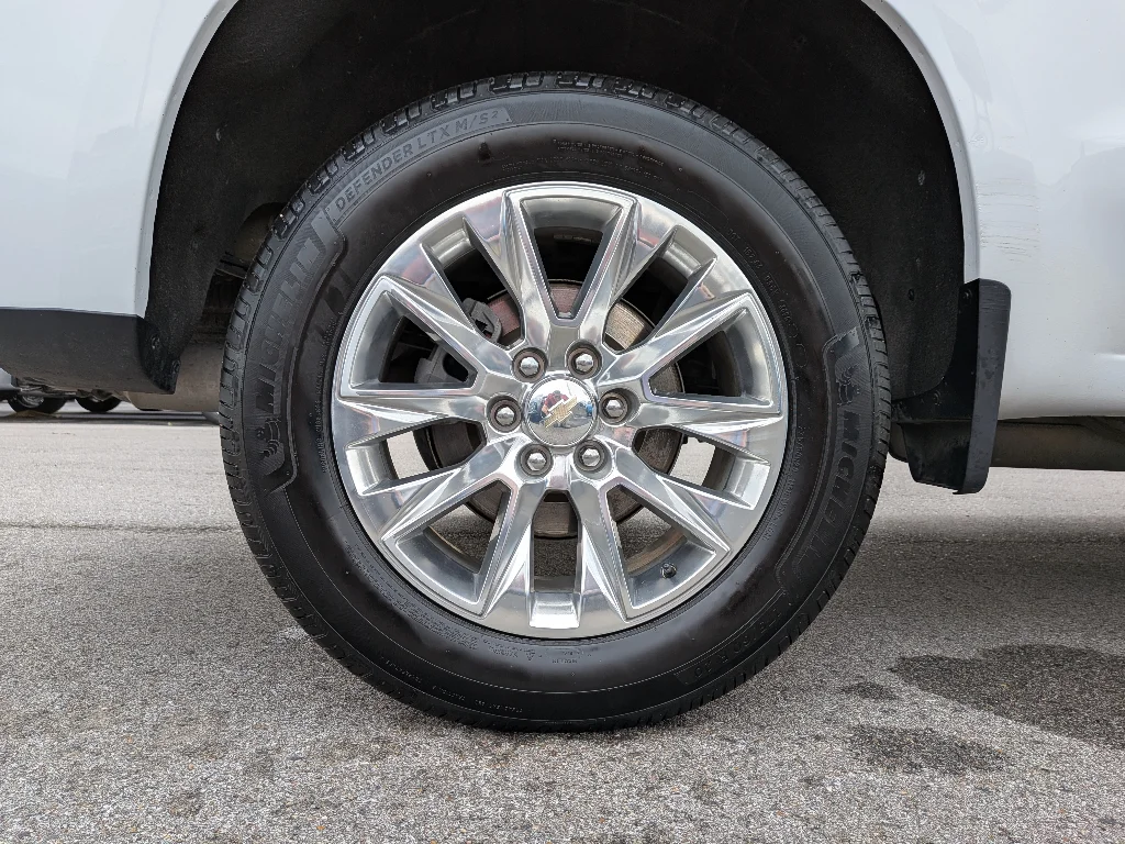 Used 2022 Summit White Chevrolet LTZ image 25