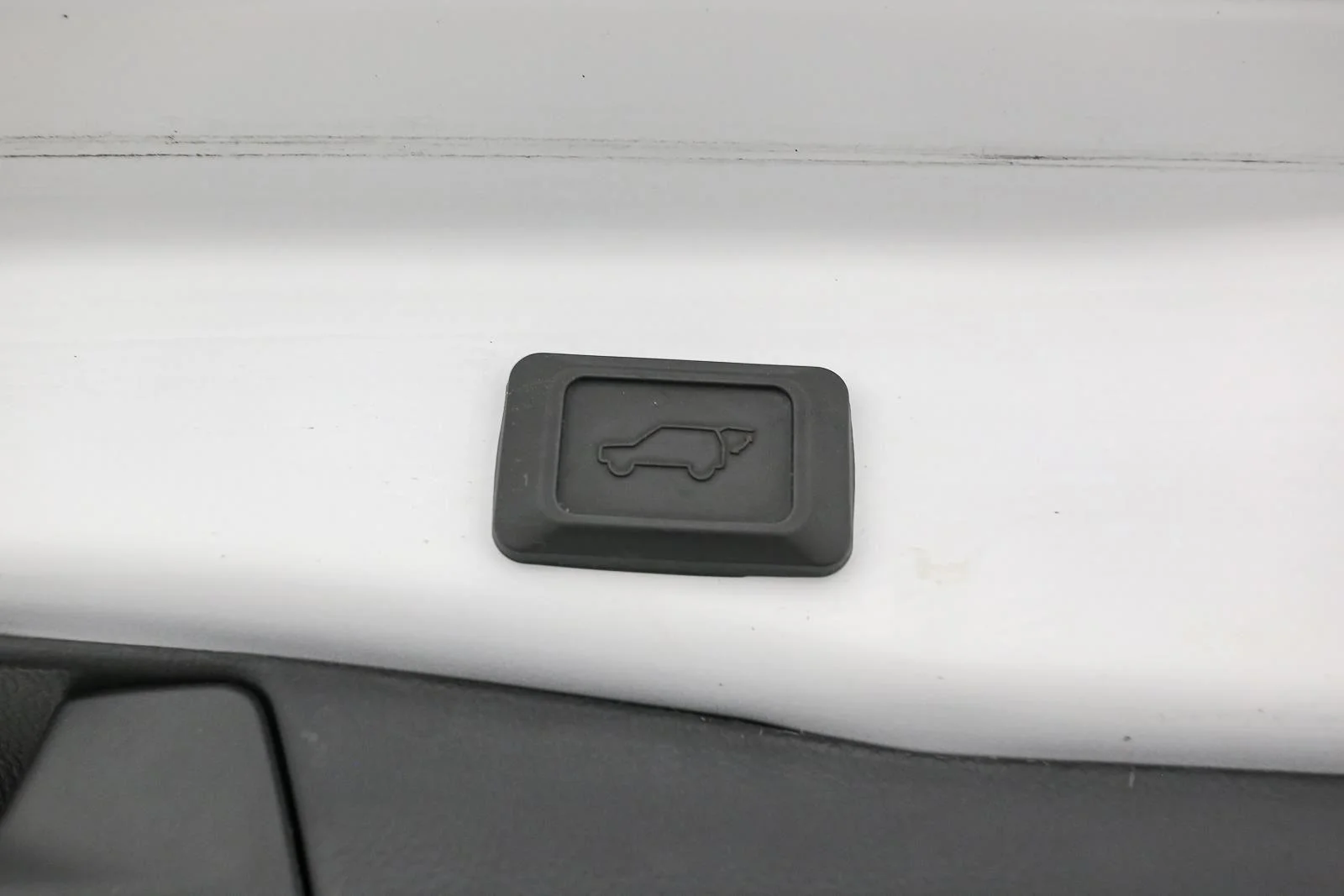 Certified Used 2022 White Toyota XLE image 14
