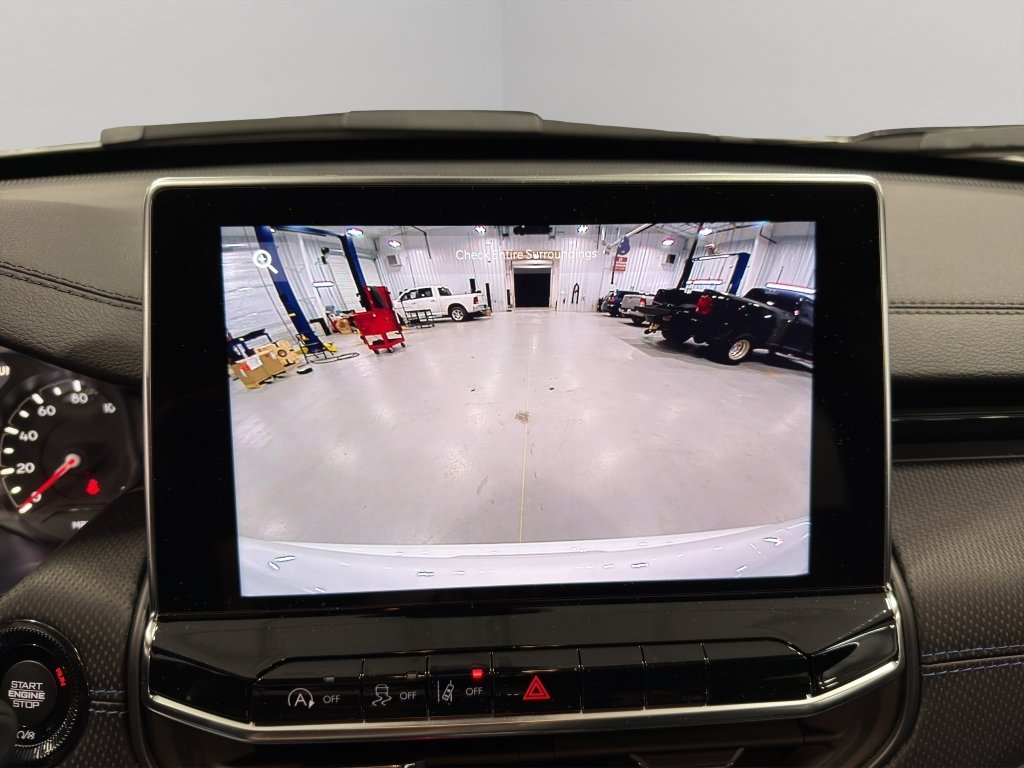 New 2026 Bright White Clear-Coat Exterior Paint Jeep Latitude Altitude image 33