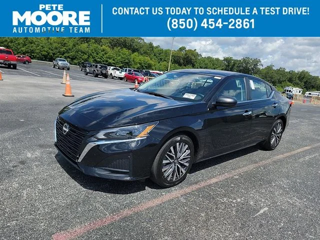 Used 2025 Super Black Nissan 2.5 SV image 1
