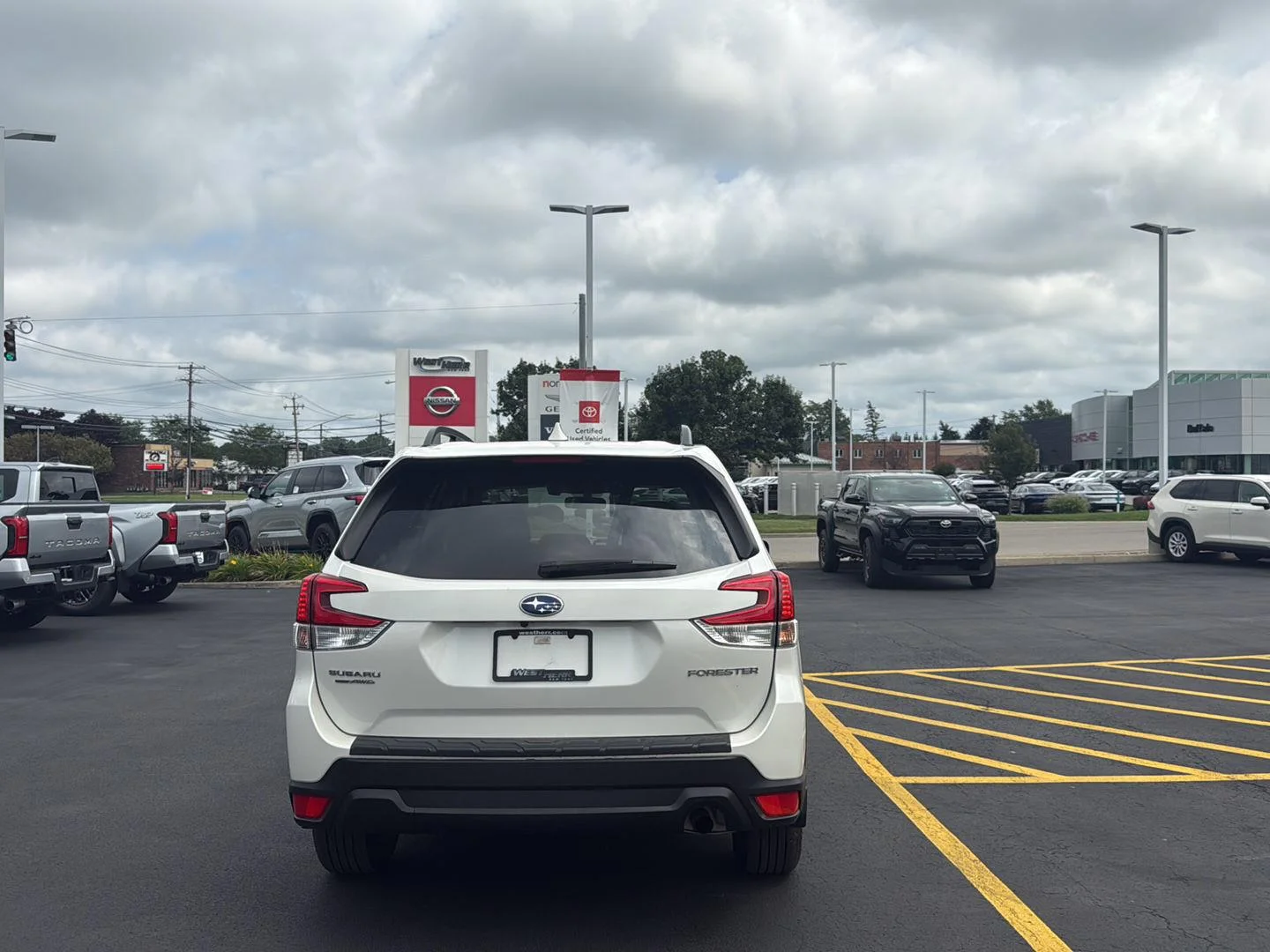 Used 2020 Crystal White Pearl Subaru Premium image 6