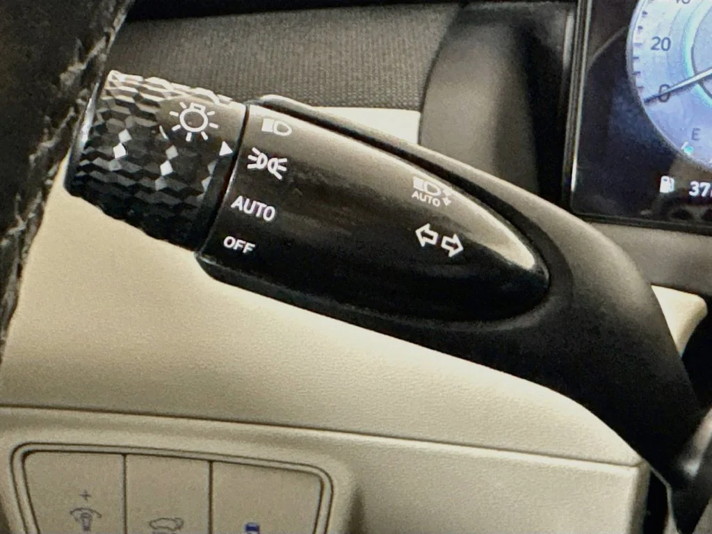 Used 2022 Black Hyundai Limited image 13