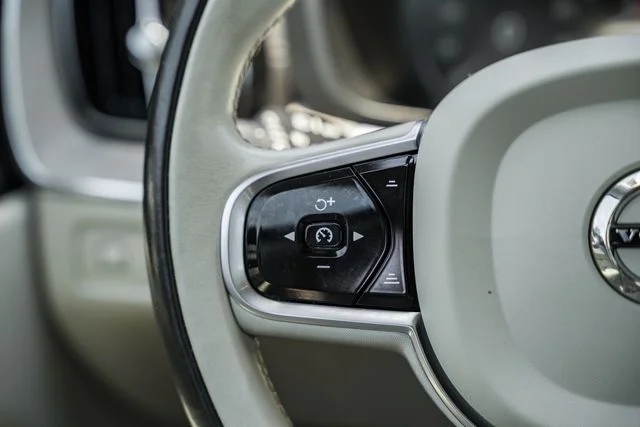 Used 2019 Denim Blue Volvo T5 Inscription image 28
