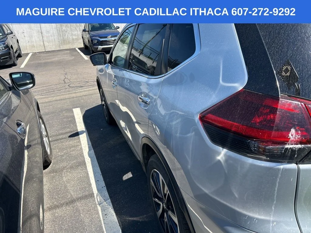 Used 2019 Silver Nissan SL image 5