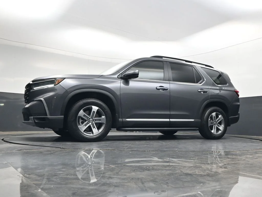 Used 2025 Modern Steel Metallic Honda EX-L image 42
