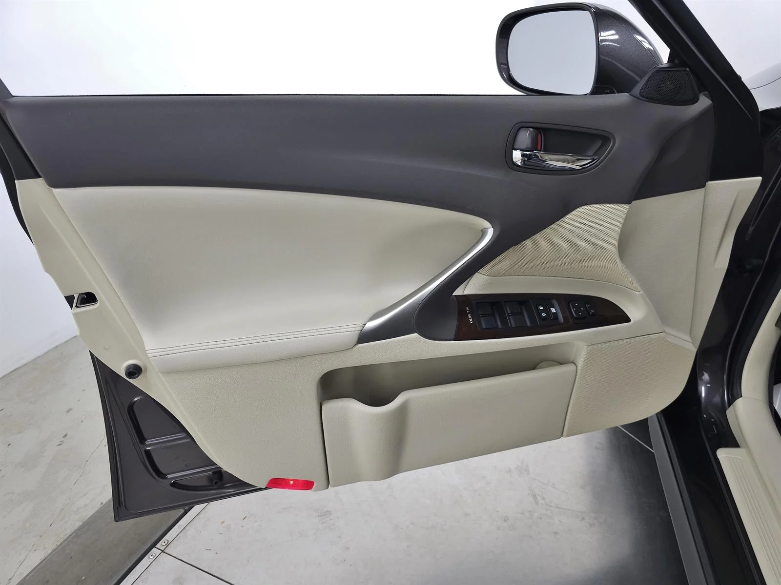 Used 2010 Brown Lexus  image 13