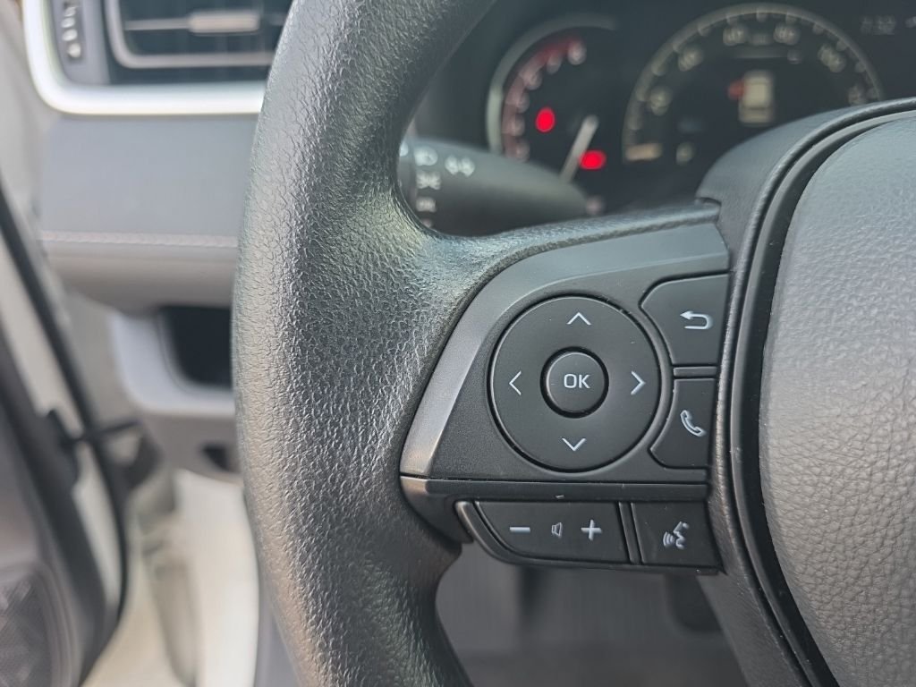Used 2025 White Toyota LE image 16