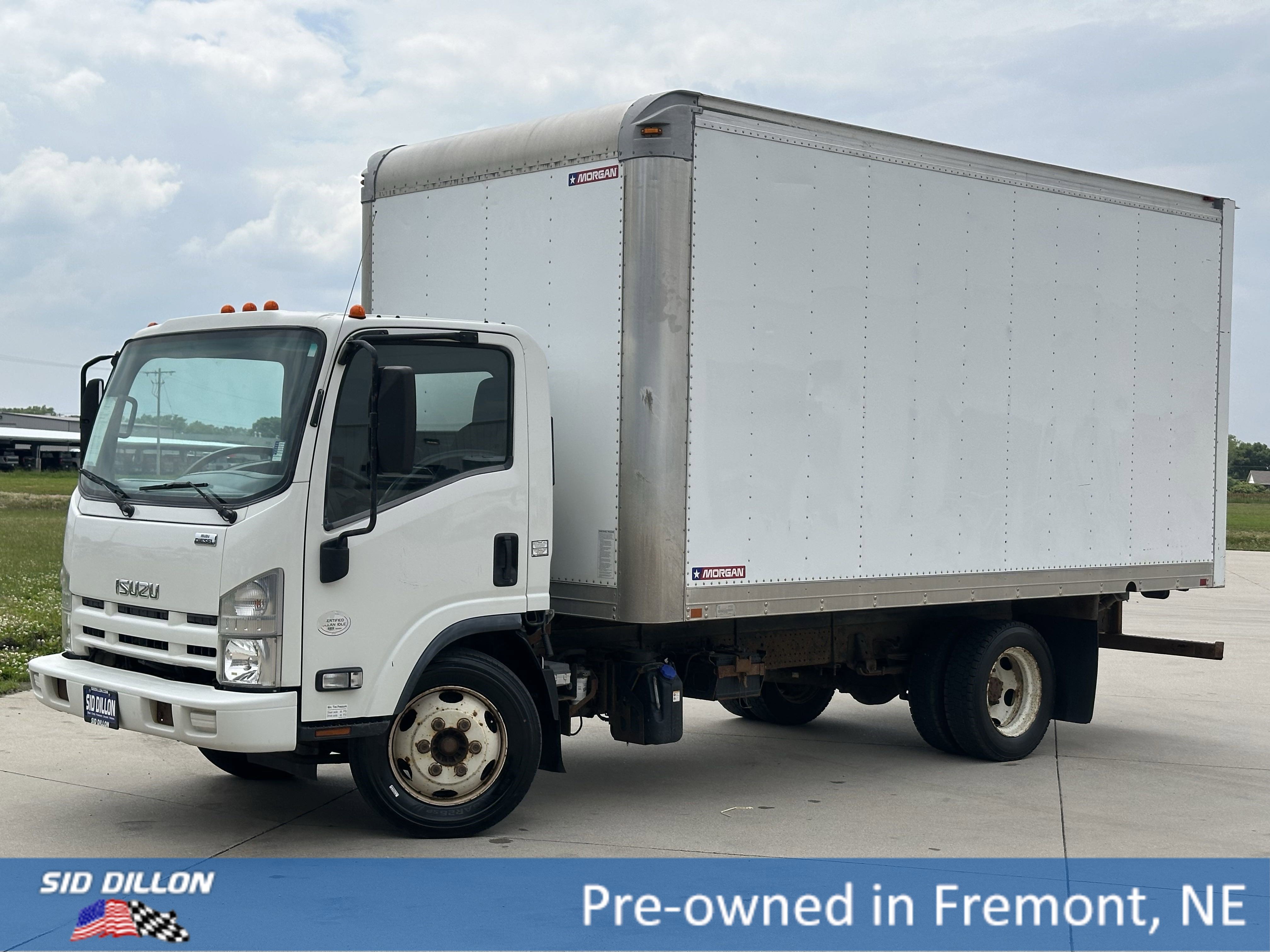 Used 2015 White Isuzu 4x2 2dr 71.0 in. BBC Tilt Cab image 1