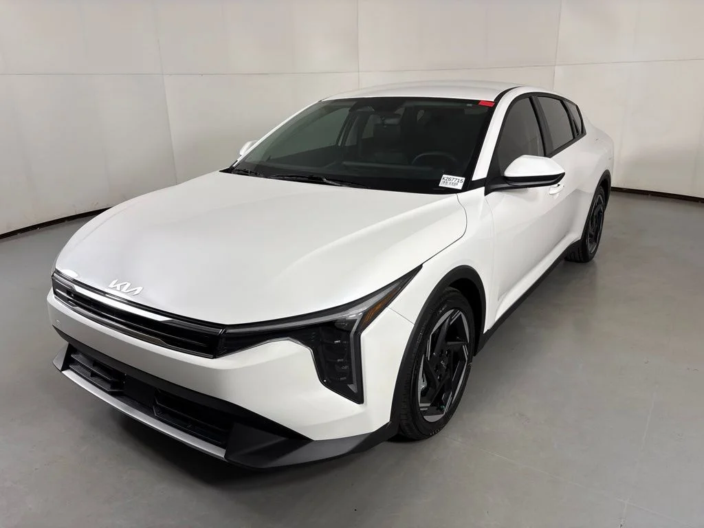New 2026 Snow White Pearl Kia EX image 4