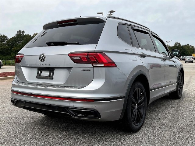 Used 2022 Silver Volkswagen 2.0T SE R-Line Black image 4