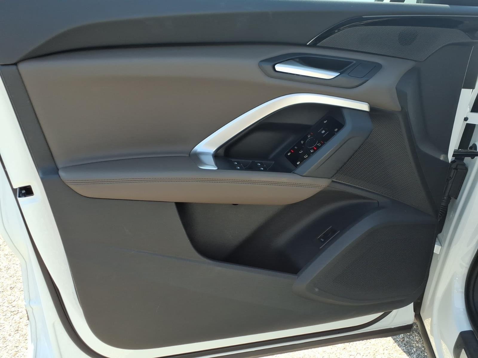 Used 2025 Arkona White Audi Premium image 23