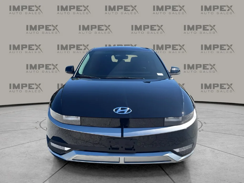 Used 2023 Black Hyundai SE image 8