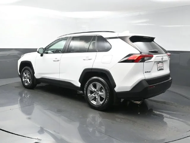 Used 2025 White Toyota XLE image 5