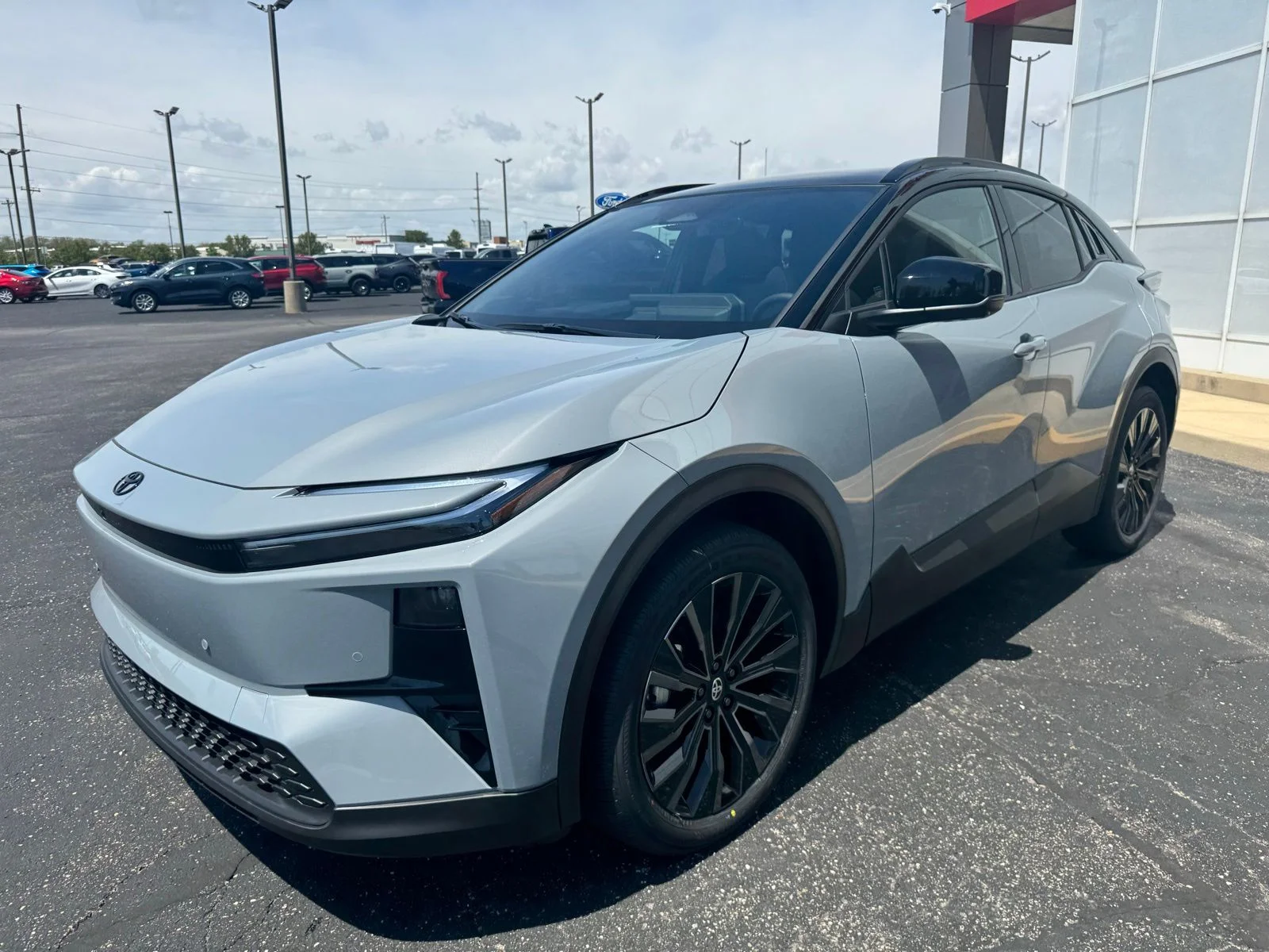 New 2026 Cement with Midnight Black Metallic roof <sup>1</sup> Toyota  XSE image 7