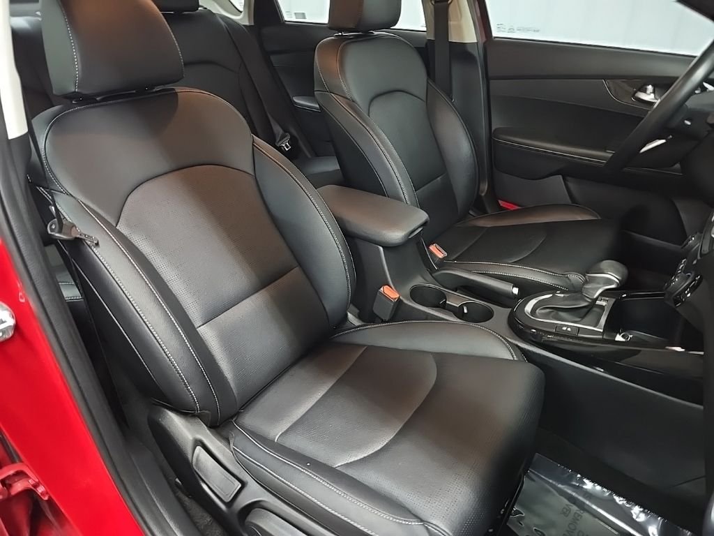 Used 2019 Red Kia EX image 14