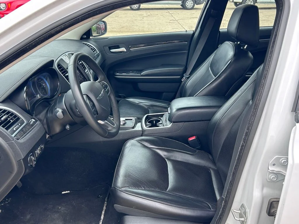 Used 2023 White Chrysler Touring image 15