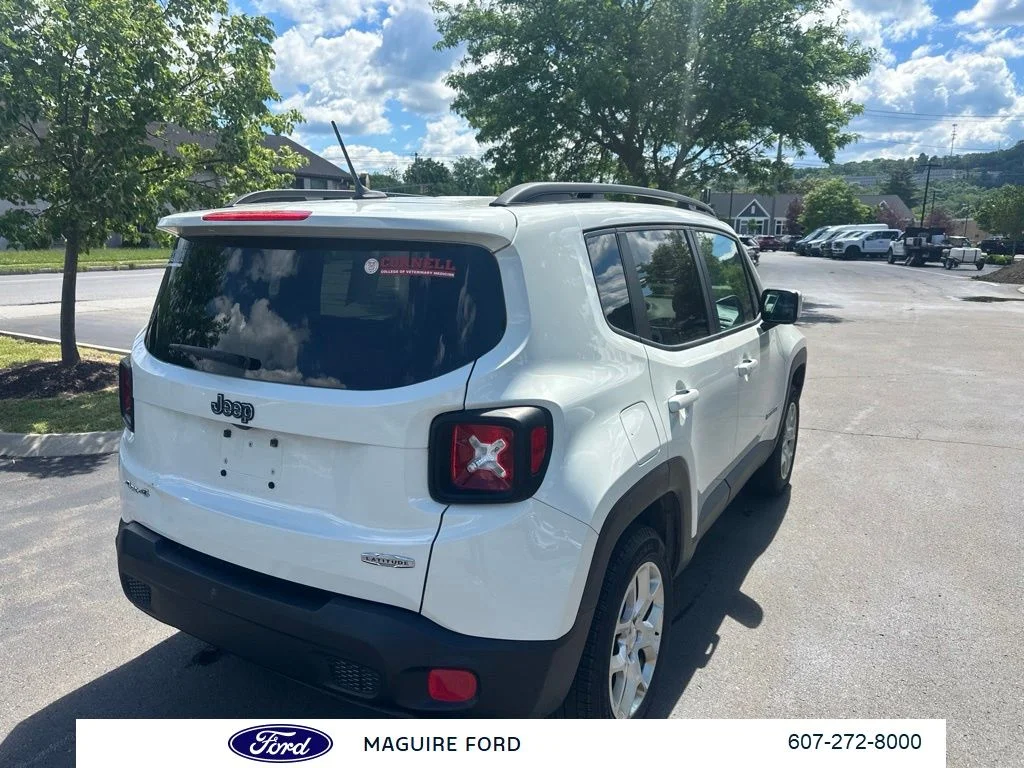 Used 2017 White Jeep Latitude image 5