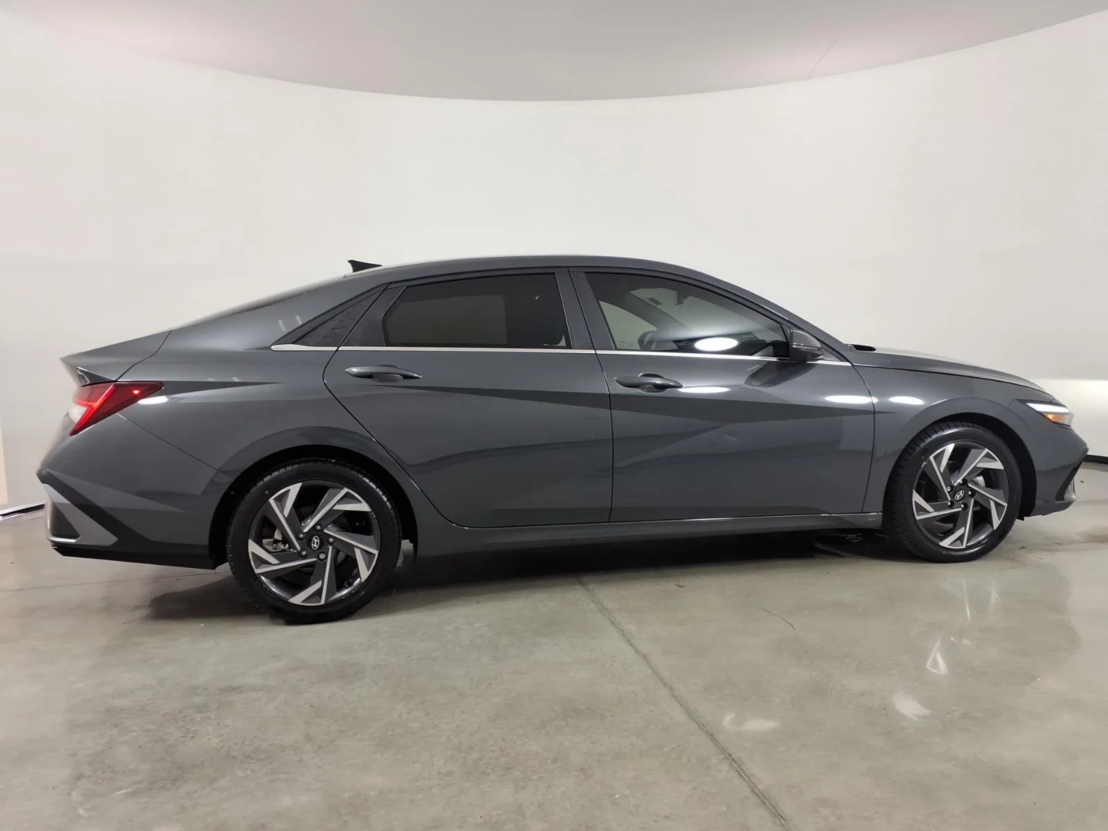 Used 2024 Ecotronic Gray Hyundai Limited image 15