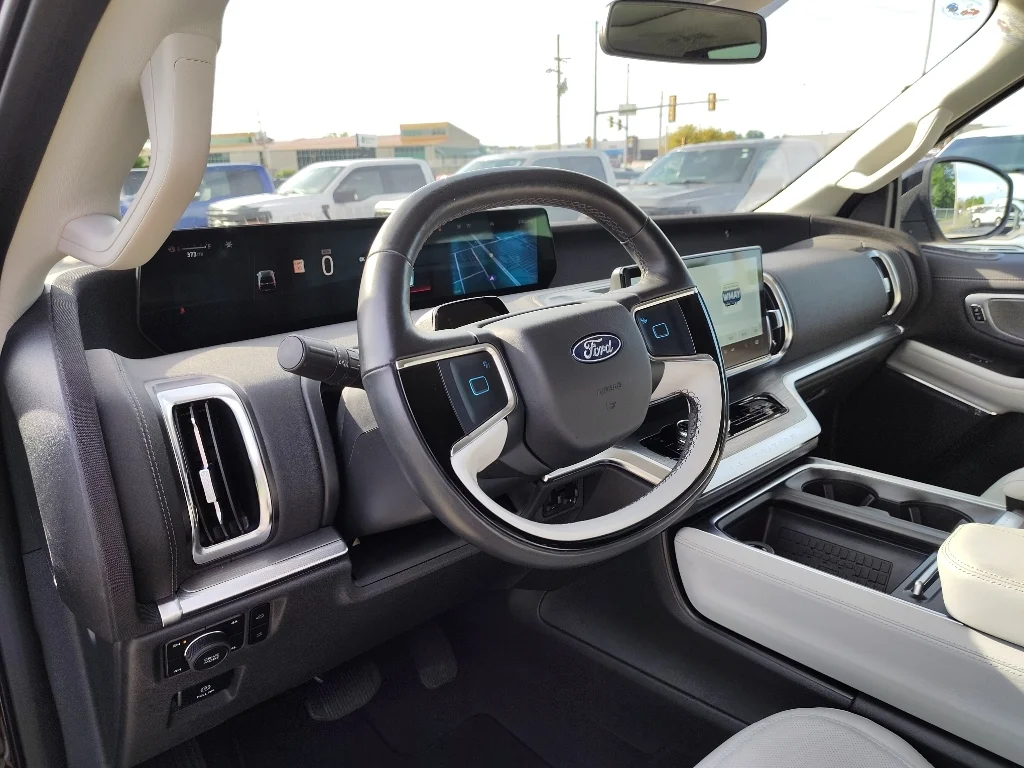 Used 2025 Agate Black Metallic Ford Platinum image 10