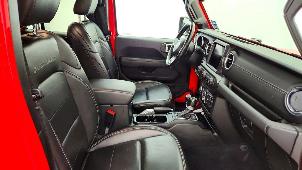 Used 2020 Firecracker Red Clearcoat Jeep Overland 4x4 w/ Leather, Nav & Sound, Trailer Tow Pkg image 24