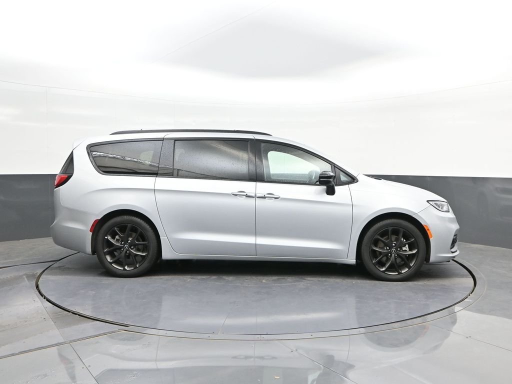 Used 2026 Silver Chrysler Limited image 24