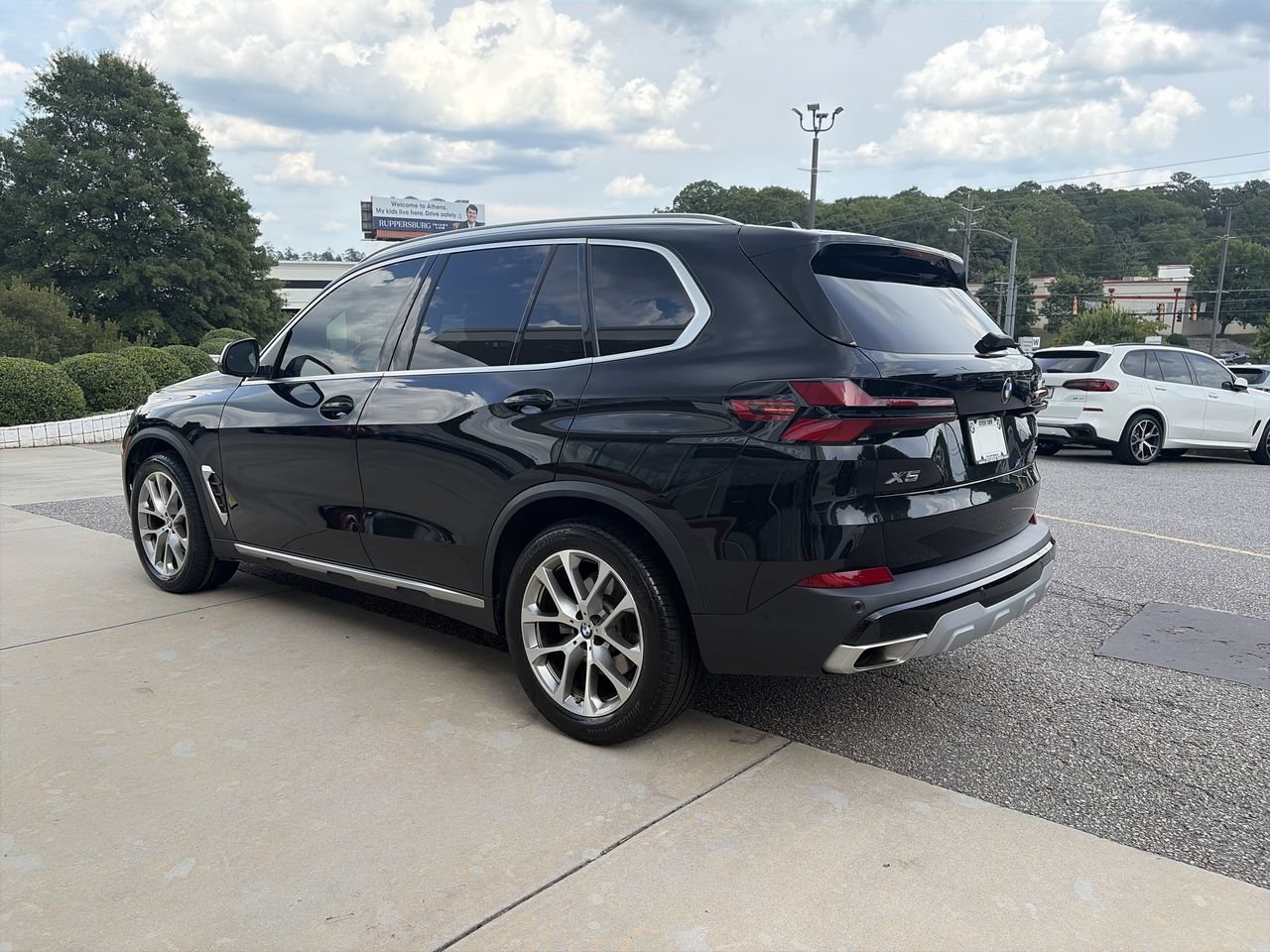 Used 2024 Black Sapphire Metallic BMW xDrive40i image 6