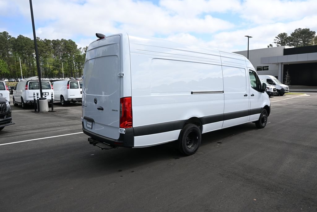 Used 2026 Arctic White Mercedes-Benz Cargo 170 WB image 24