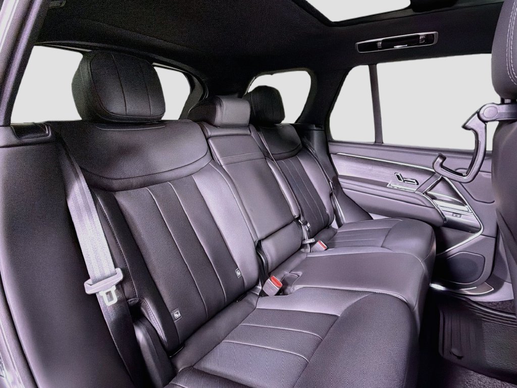 New 2027 Santorini Black Land Rover SE image 29