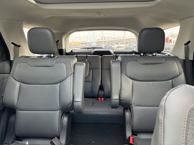 New 2026 Star White Metallic Tri-Coat Ford Active image 32