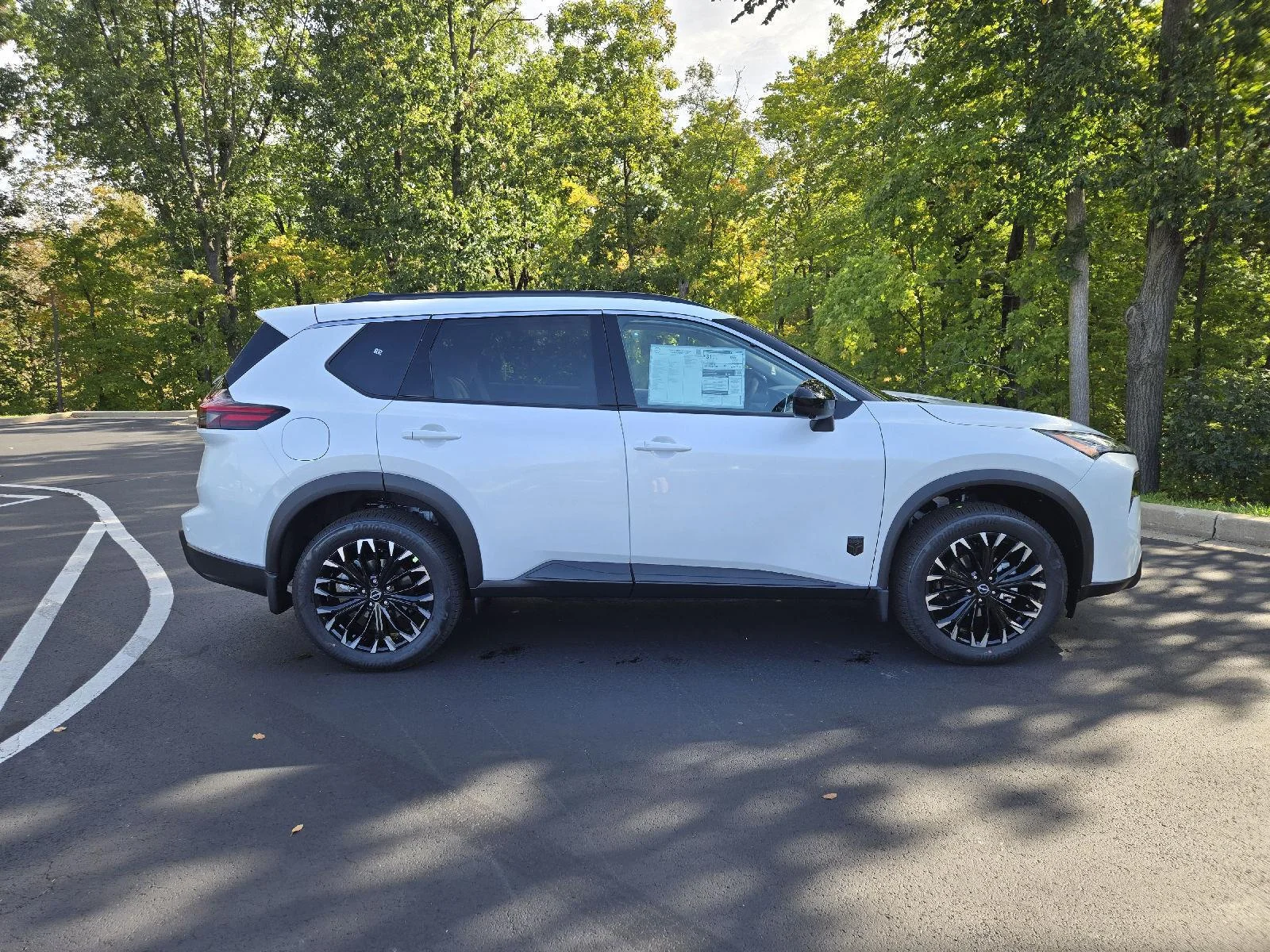 New 2026 Everest White Pearl Tricoat Nissan Dark Armor image 2