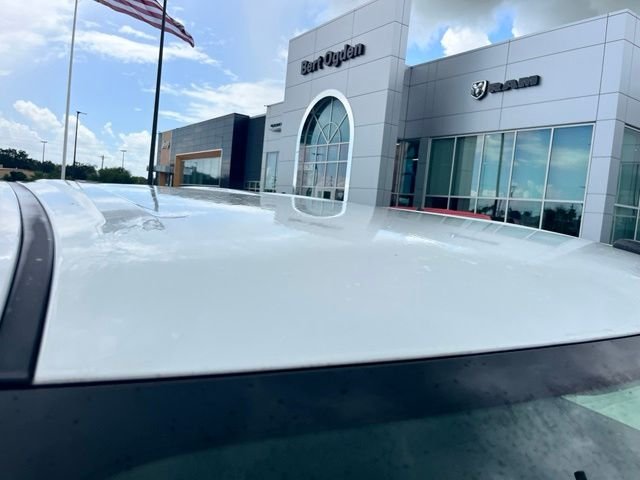 Used 2025 White Chevrolet LT image 7