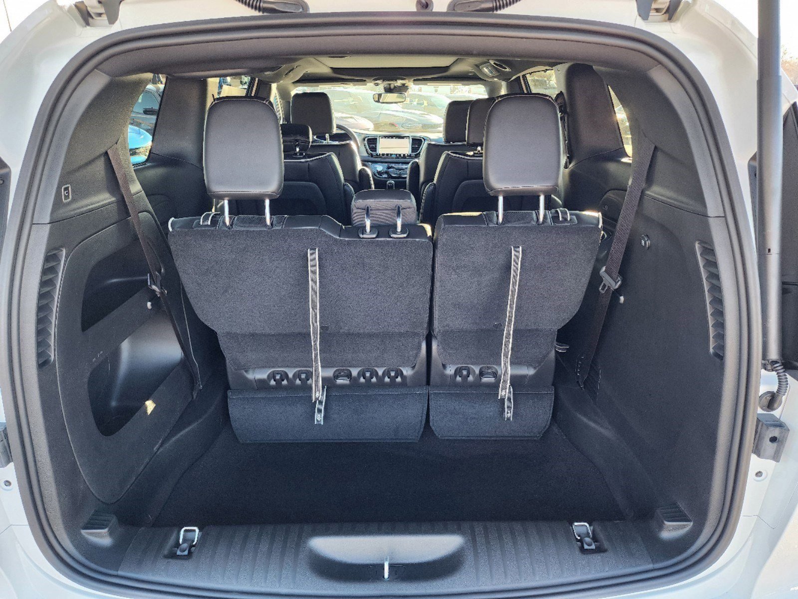 2024 Chrysler Pacifica Limited photo 4