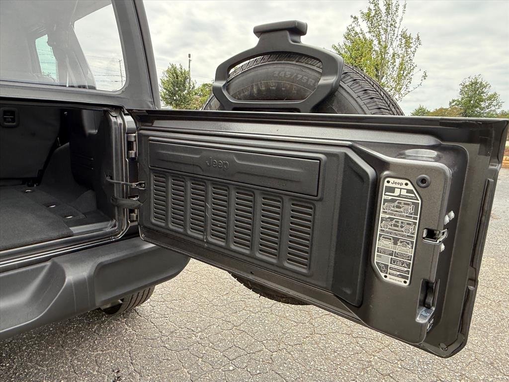 Used 2022 GRAY Jeep Sport image 15