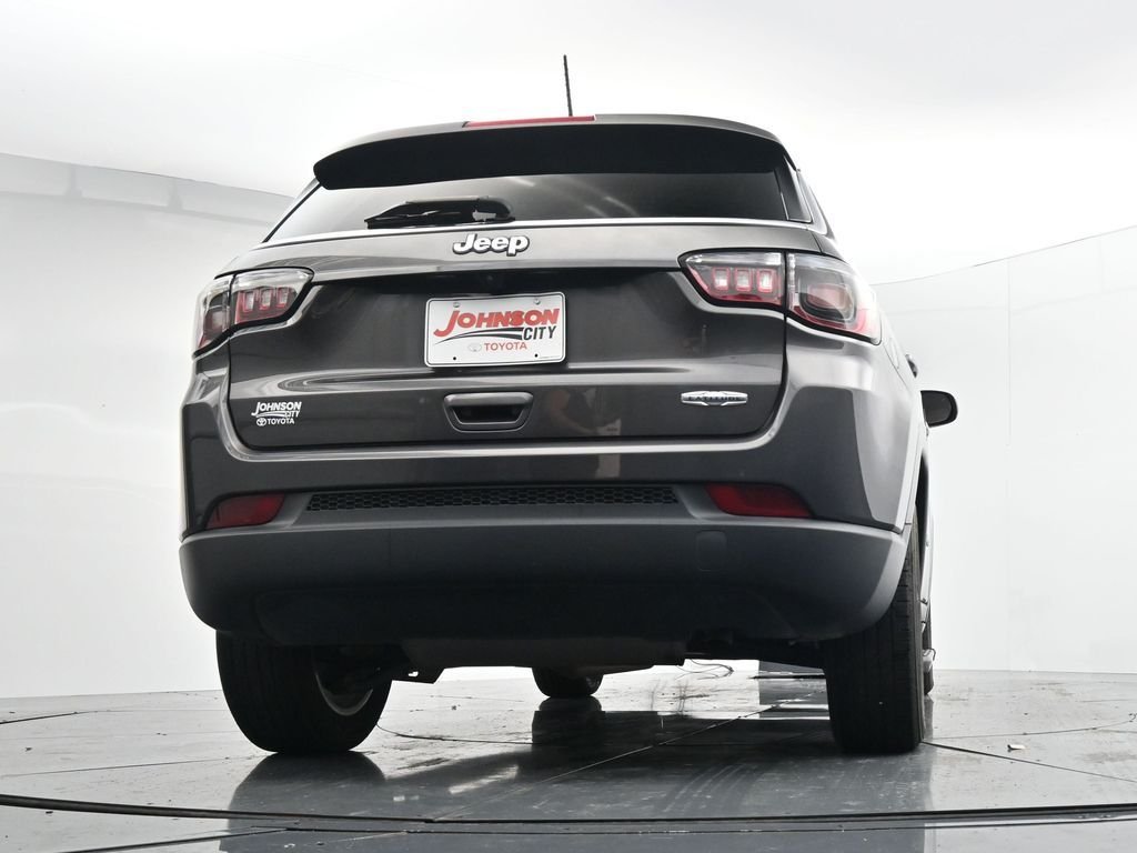Used 2022 Gray Jeep Latitude image 36