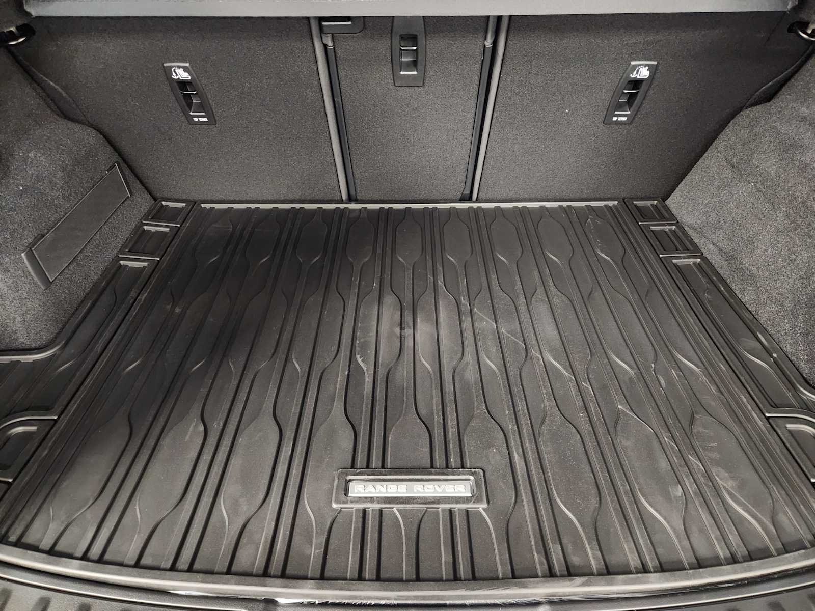 New 2026 Fuji White Land Rover Core S image 33