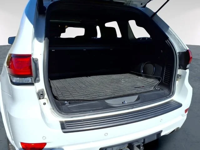Used 2021 White Jeep Laredo X image 8